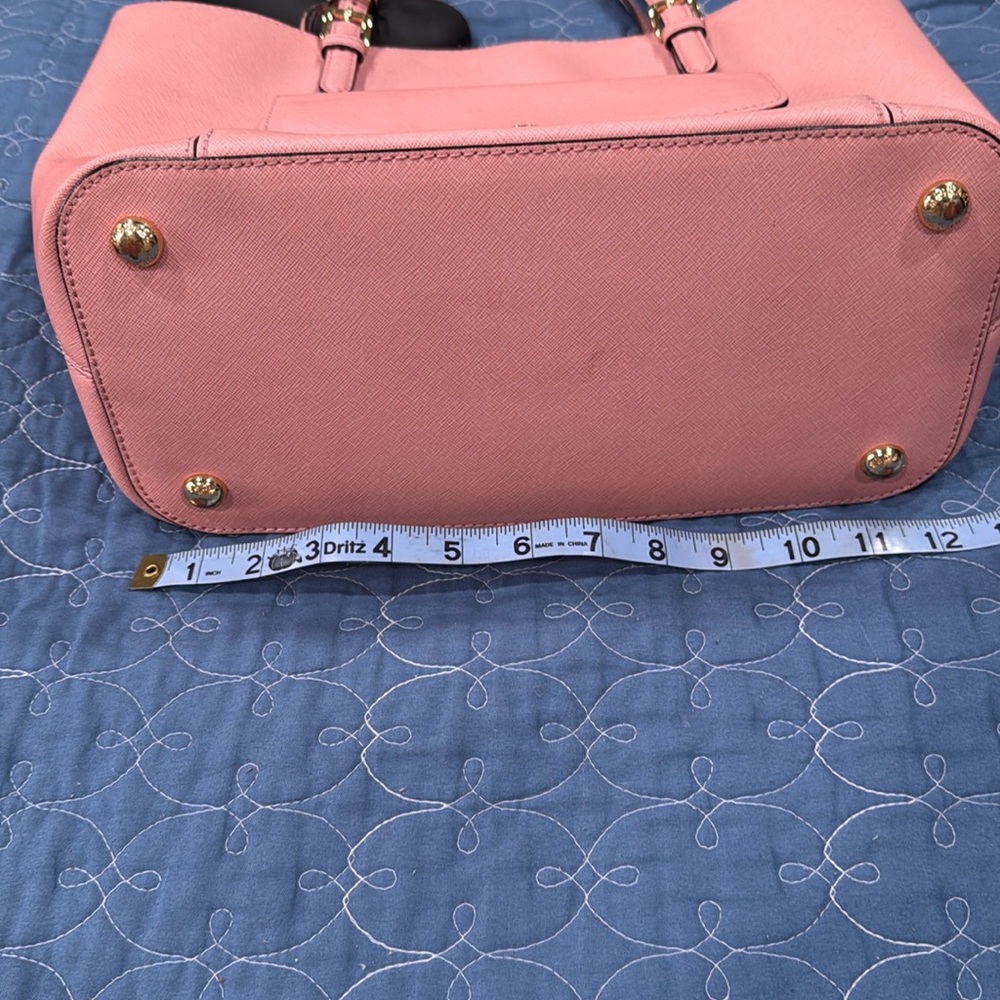 Michael Kors (MK) Pink Bag
Gently used great for work or play - Picture 14 of 15